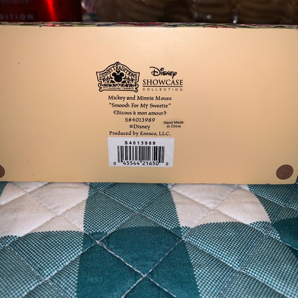 Disney Traditions Mickey & Minnie "Smooch for my Sweetie" - Picture 3 of 10